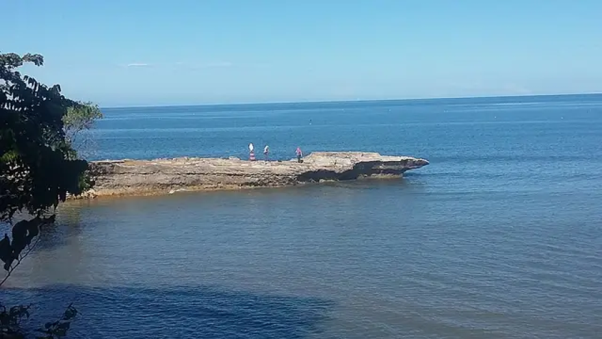 Panorama Pasir Putih di Desa Balangdatu Bagaikan Kembaran Pantai Sanur di Pulau Bali.  